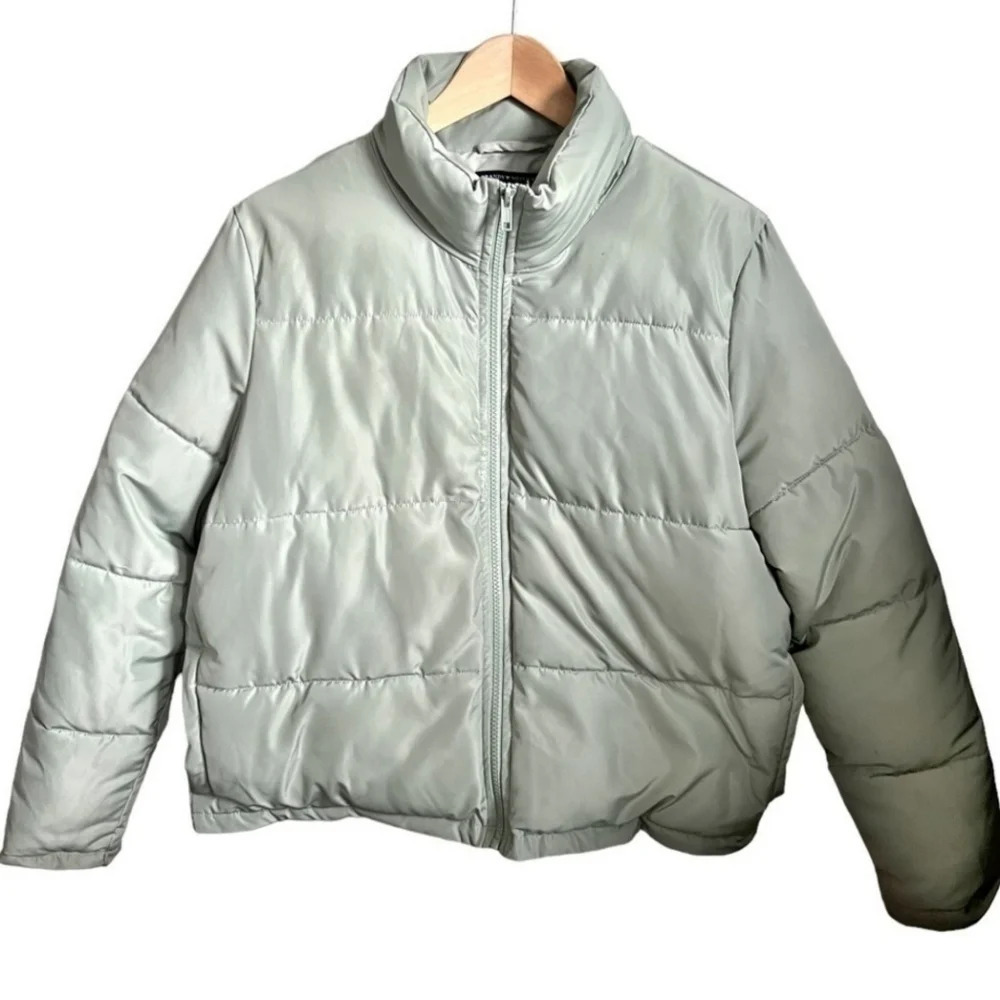 BRANDY Melville Cropped Puffer Jacket Neutral Outdoors Preppy Casual Mint Green
